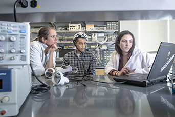 Nathalia Piexoto in the Neural Engineering Lab