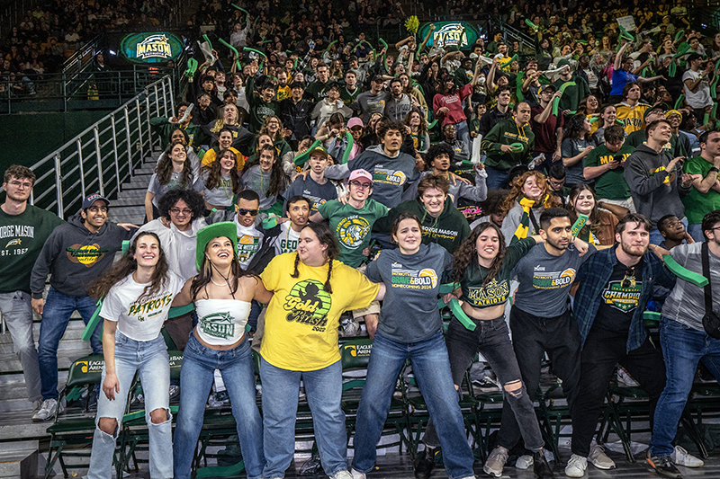 Mason fans celebrate at Homecoming