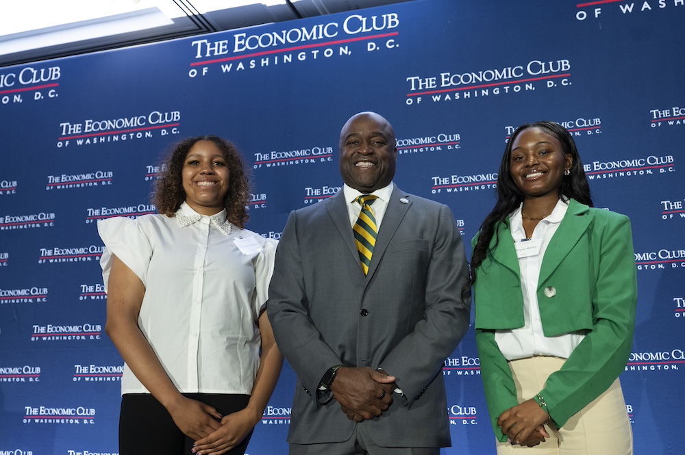 President Washington with students China Jones-Burgess (left) and Morgan Shirley (right).